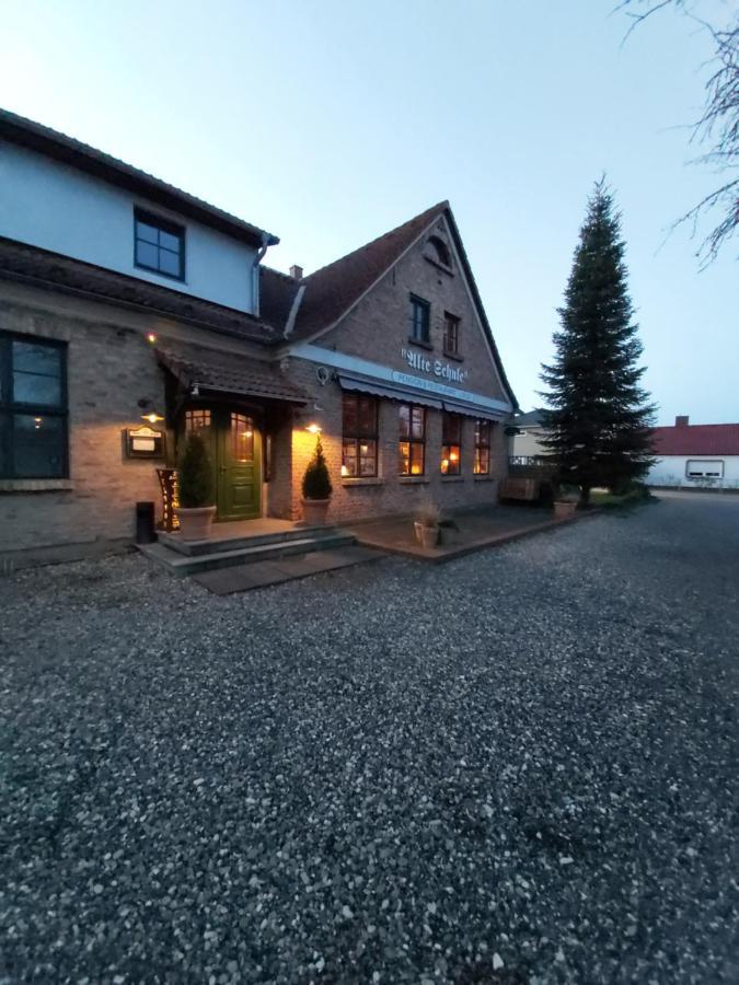 Pension & Restaurant "Alte Schule" Kluis Exterior foto