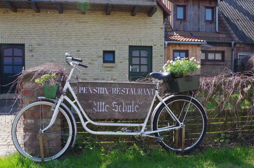 Pension & Restaurant "Alte Schule" Kluis Exterior foto